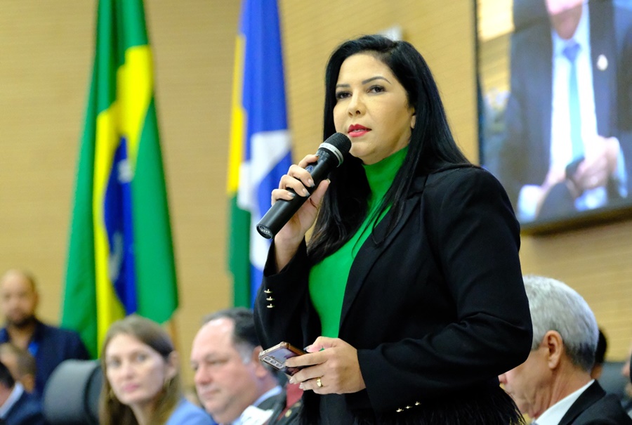 CRISTIANE LOPES: Deputada participa de encontros para tratar dos embargos nas propriedades rurais