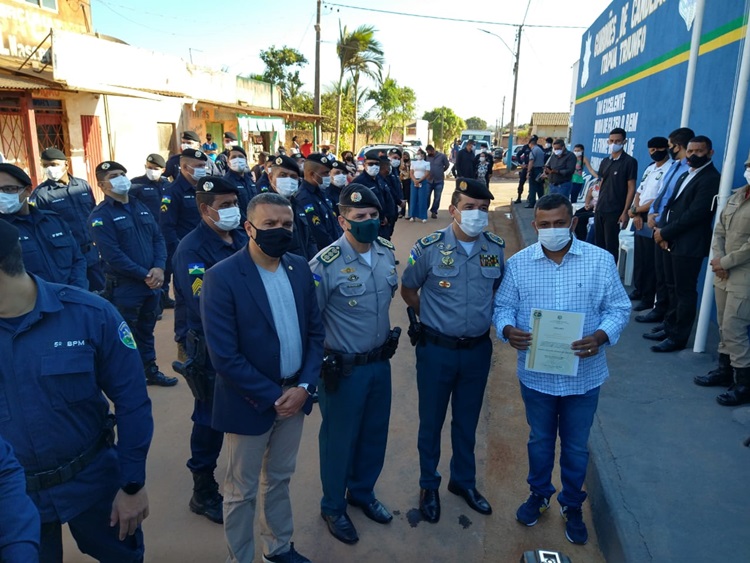 CANDEIAS DO JAMARI: Alex Silva participa da inauguração da nova sede da Polícia Militar