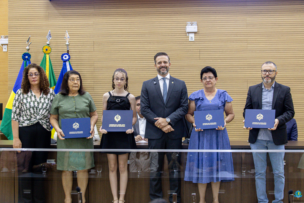 LUCAS TORRES: Deputado homenageia equipe da AMI durante sessão solene