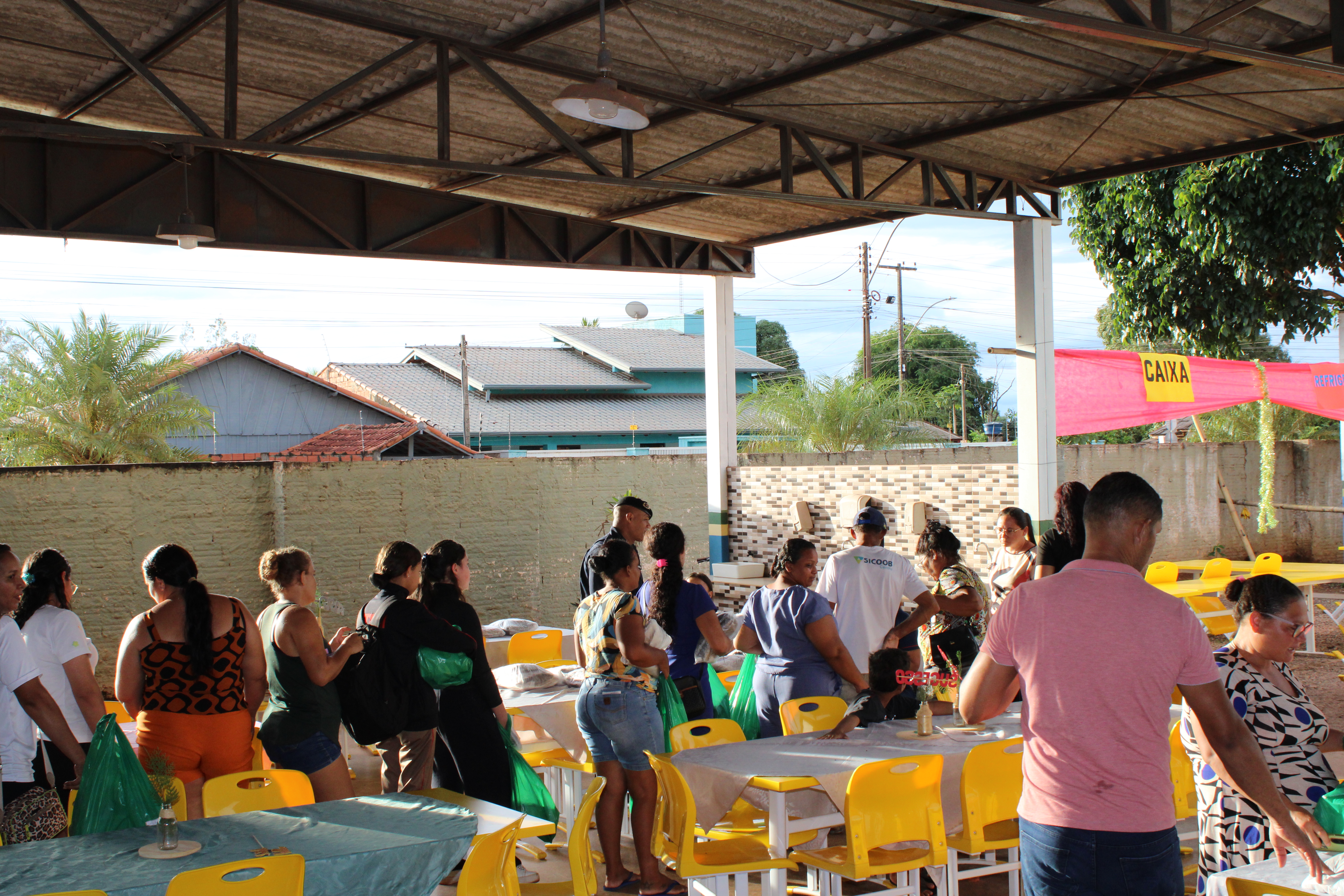 TAISSA SOUSA: Alunos do CTPM VIII em Rolim de Moura recebem uniformes completo