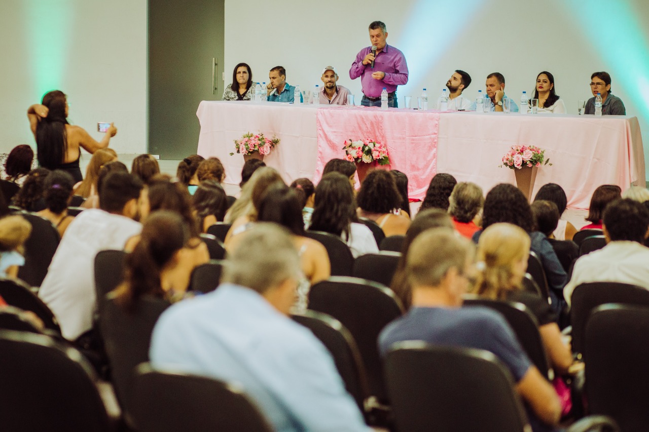 Edson Martins participa da entrega de certificados de cursos profissionalizantes