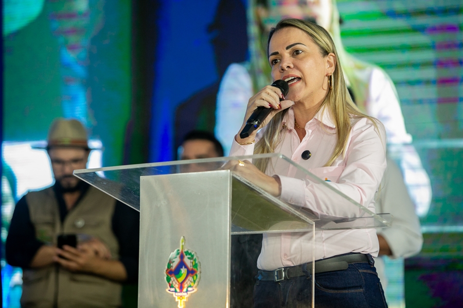 CLÁUDIA DE JESUS: Dep. conduziu ação que aprovou gratificação salarial para servidores da Emater