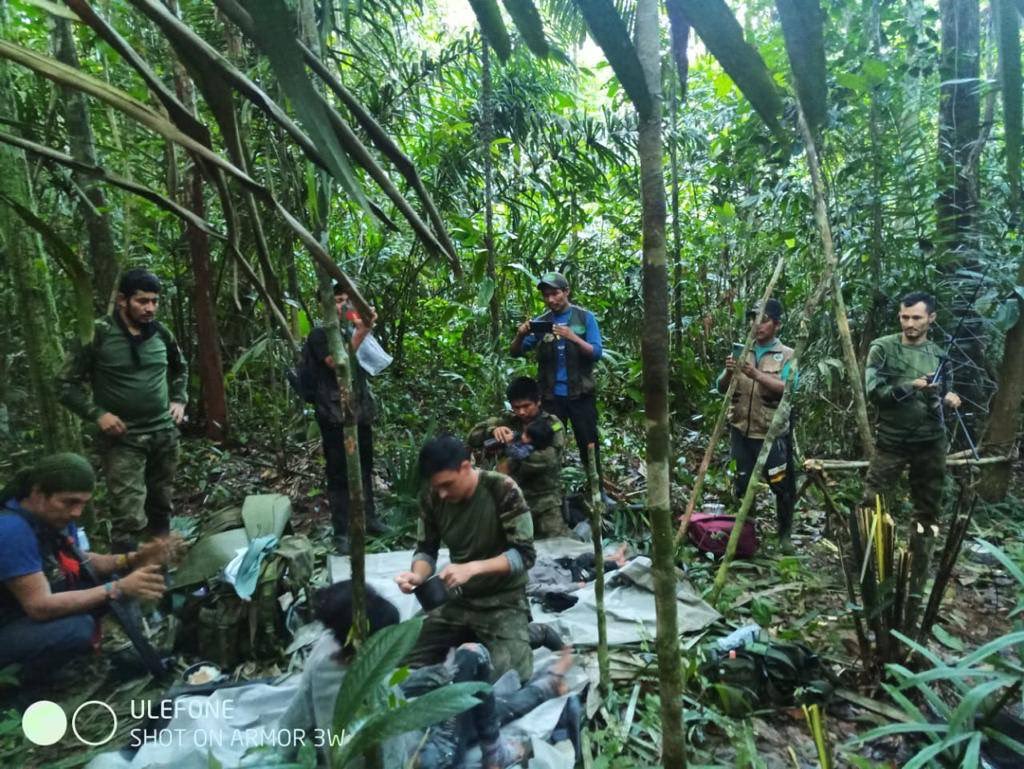 COLÔMBIA: Crianças são resgatadas na selva amazônica após queda de avião