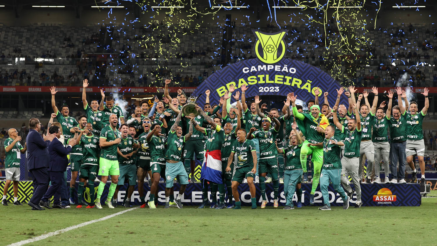 DODECACAMPEÃO: Palmeiras levanta taça do Brasileirão