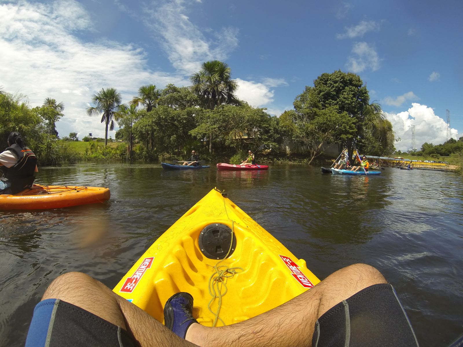 DIVERSÃO GARANTIDA: Experimente remar de Caiaque aos finais de semana no Balneário Souza