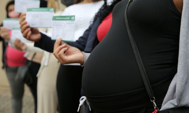 GRÁVIDAS: Câmara aprova retorno de gestantes vacinadas ao trabalho presencial 