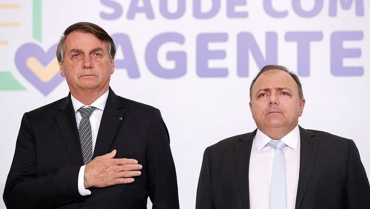 RECONHECIMENTO: Bolsonaro concede honraria a comandante que livrou Pazuello de punição