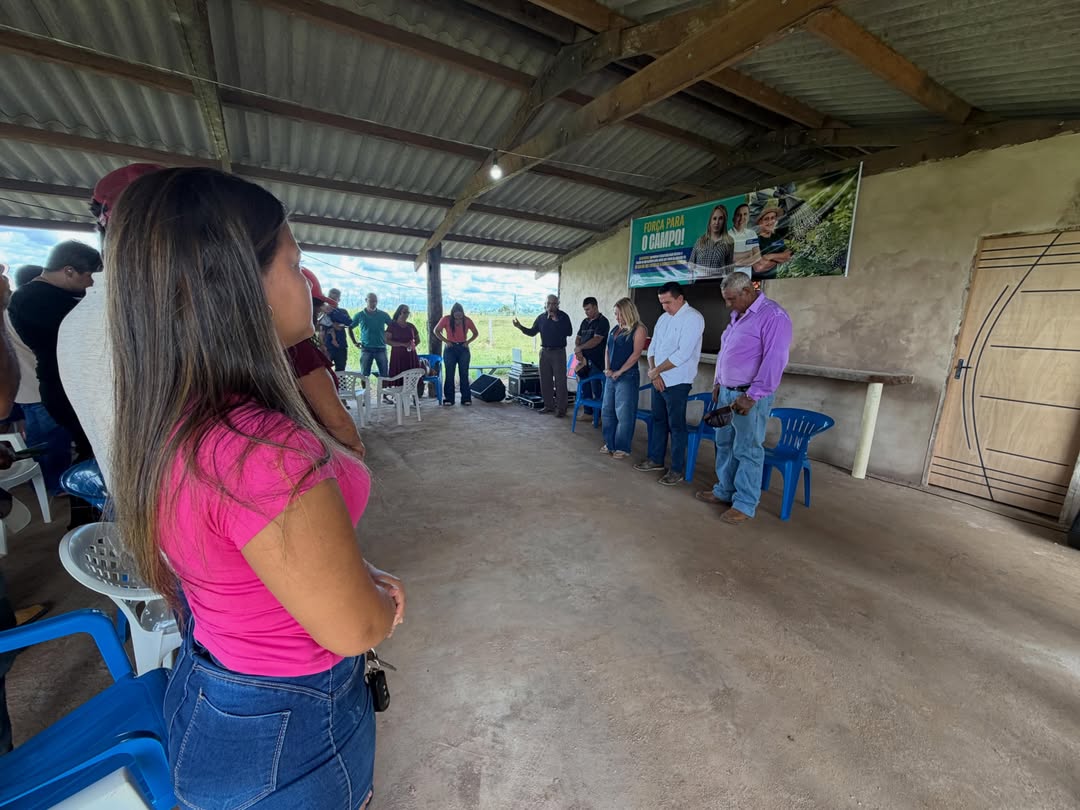 IEDA CHAVES: Deputada entrega trator de R$ 350 mil a produtores de União Bandeirantes