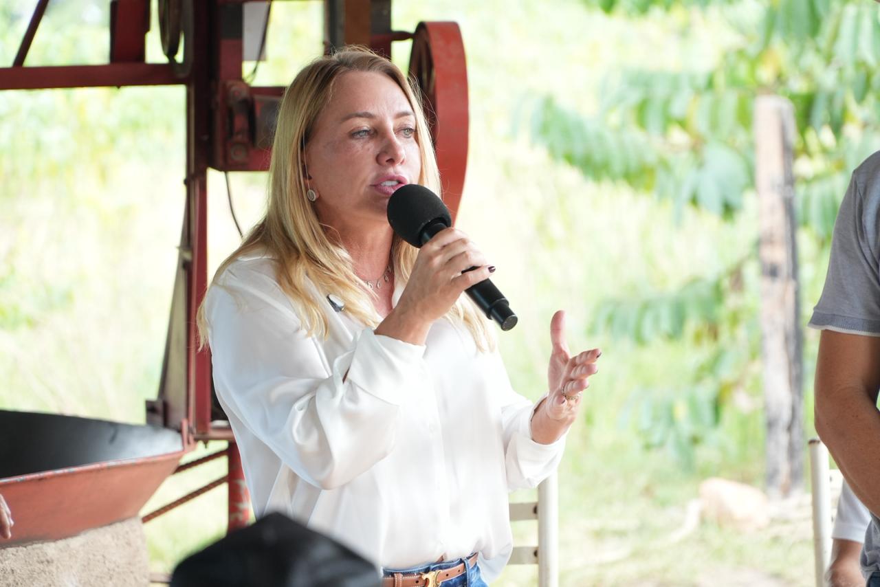 IEDA CHAVES: Deputada entrega implementos à Arglec e fortalece a produção rural de PVH