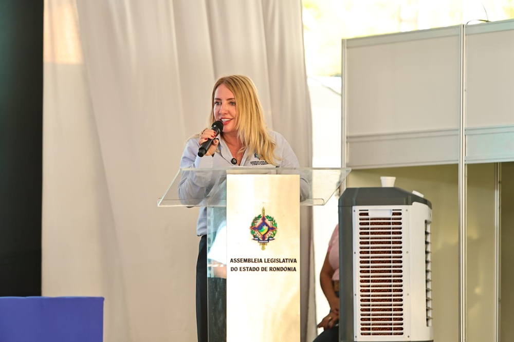 IEDA CHAVES: Deputada reconhece a força e liderança das mulheres durante sessão solene 