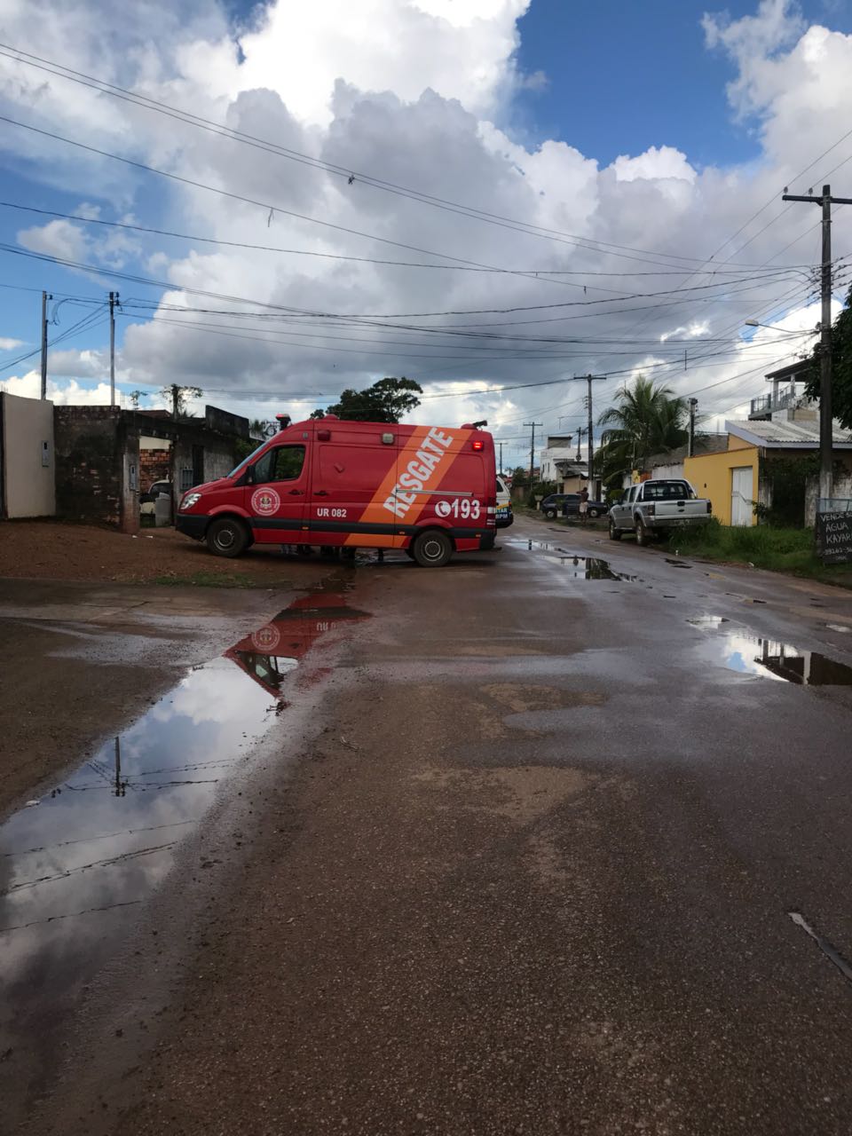 ATENTADO: Motociclista surpreende pedestre a tiros em via pública