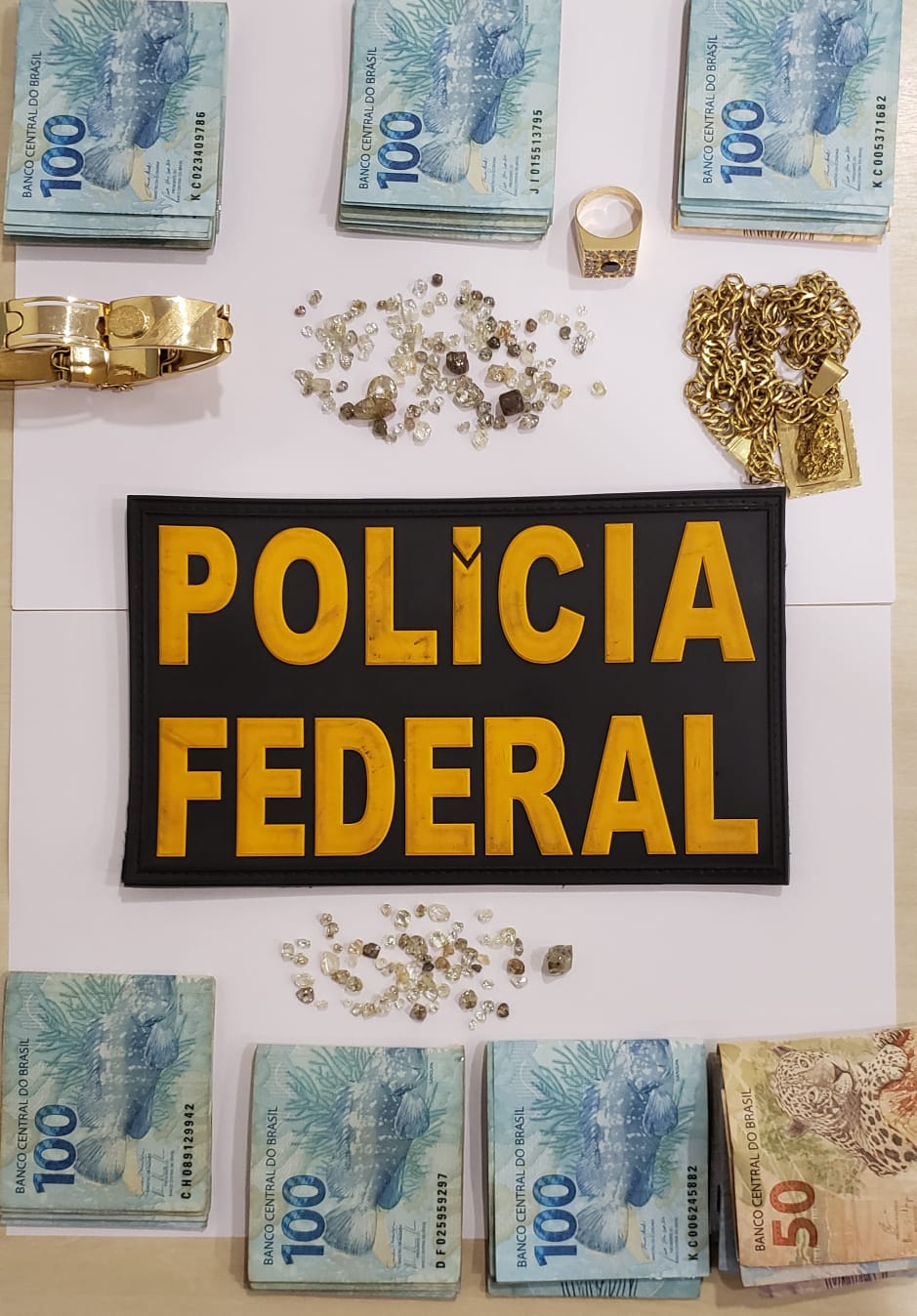 POLÍCIA FEDERAL: Garimpeiro é preso com cerca de 200 pedras de diamantes