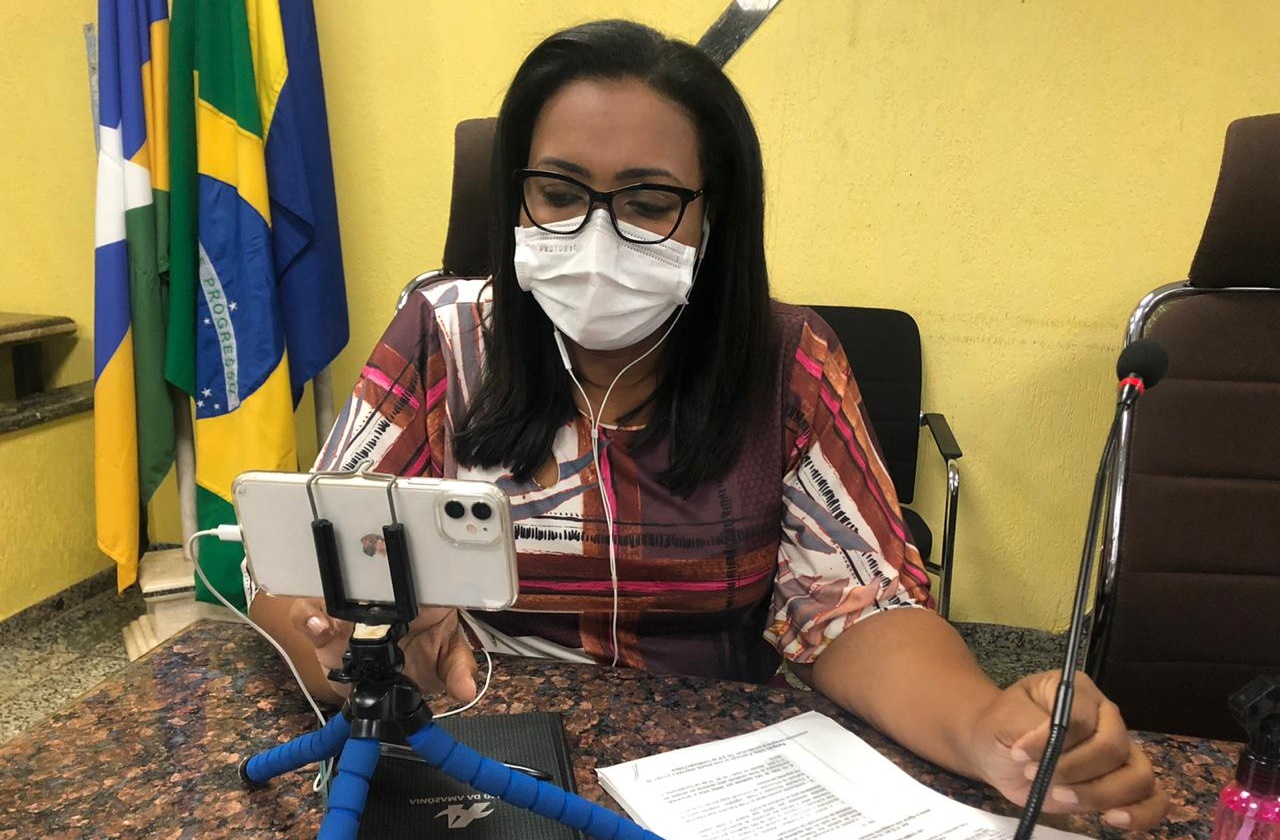 PARLAMENTAR: Vereadora Joelna Holder discute orçamento municipal de 2021 