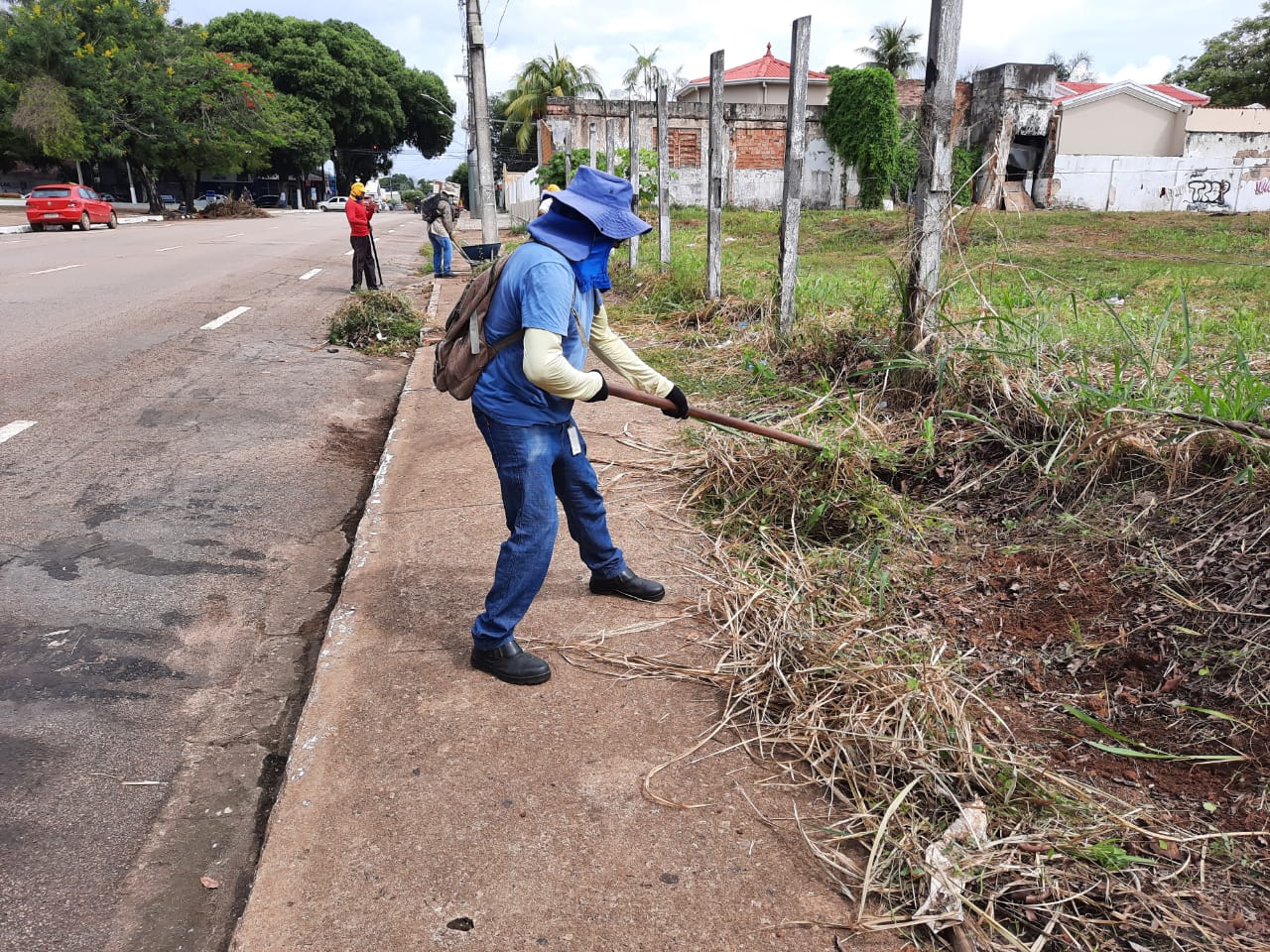 URBANISMO: Prefeitura intensifica limpeza nas ruas centrais de Porto Velho