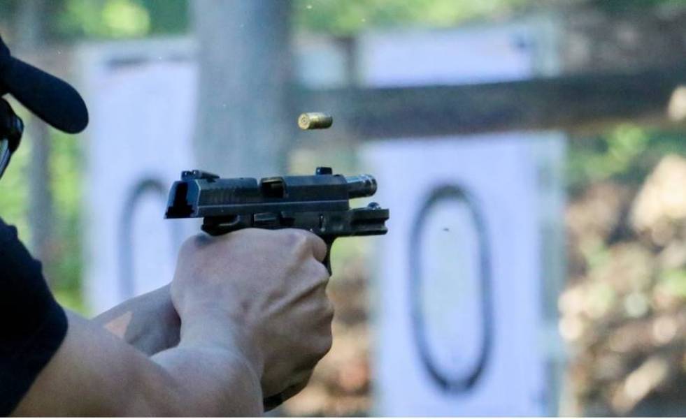 SEM REAÇÃO: CAC é rendido na rua e obrigado entregar arma quando voltava de clube de tiro