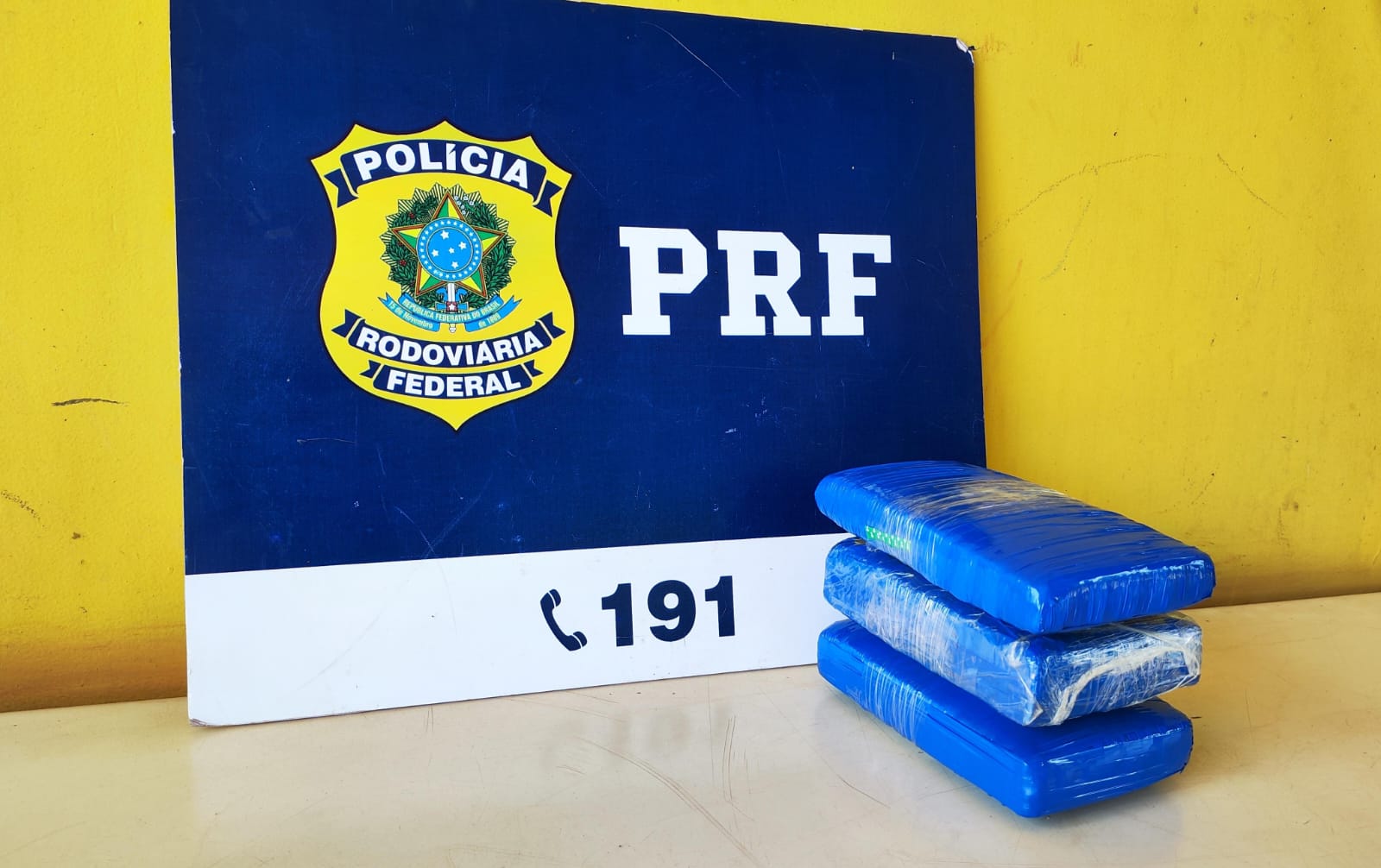 PRF INTERCEPTOU: Mulher é presa em táxi trazendo droga da Bolívia para Porto Velho 