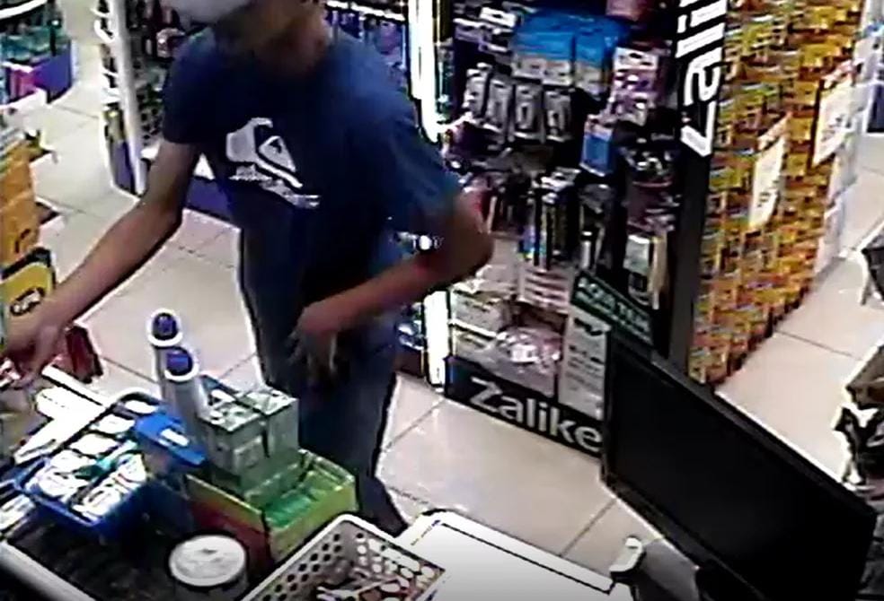 DE NOVO: Assaltante comete mais um roubo em farmácia na Avenida Jatuarana 