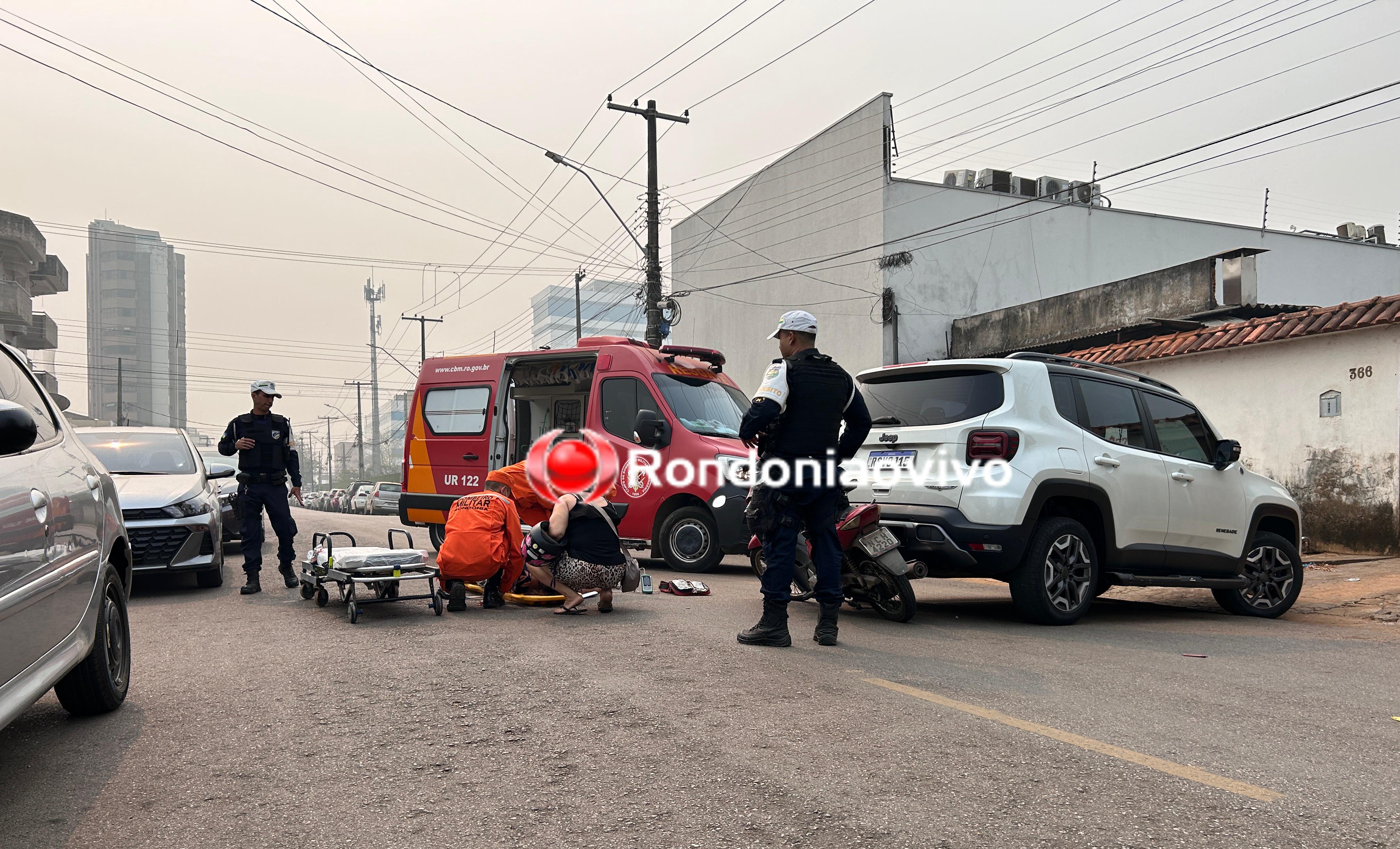 NA TRASEIRA: Mulher em moto quebra o braço após forte batida com Jeep