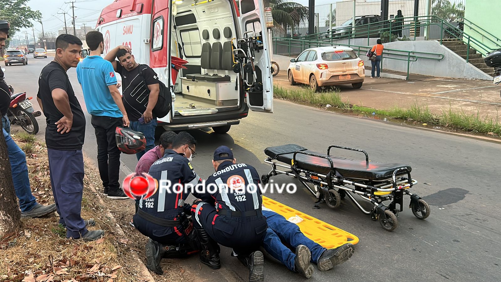 VÍDEO: Motociclista quebra o braço após sofrer queda na Avenida Guaporé