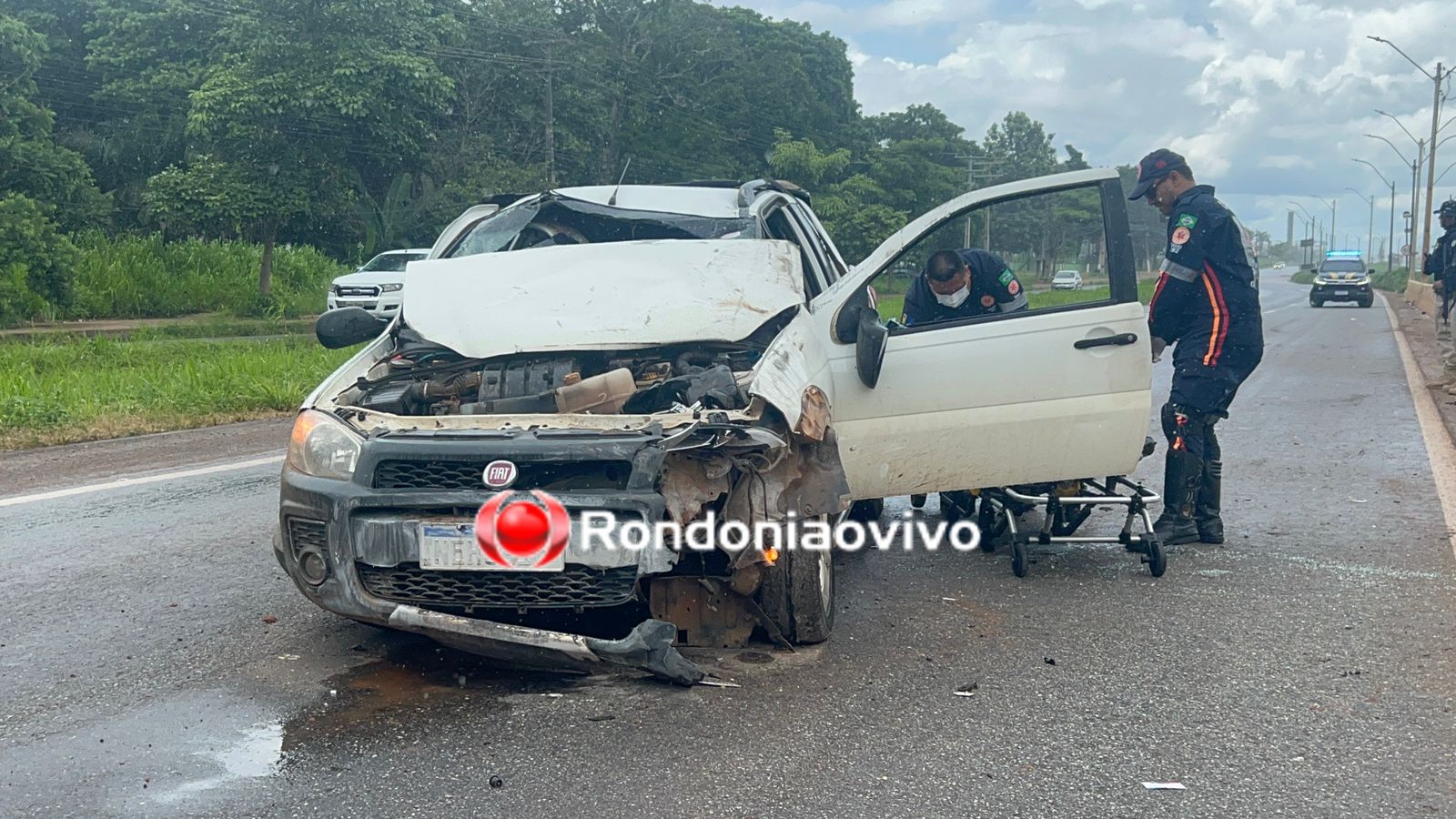 VÍDEO: Capotamento resulta em motorista ferido em acidente na BR-364