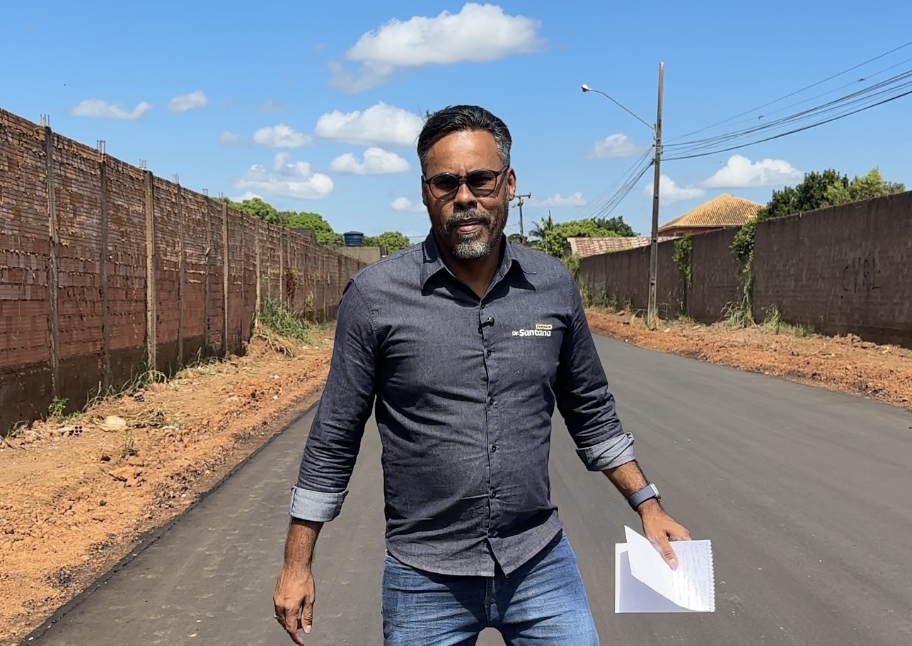 DR. SANTANA: Vereador acompanha início da pavimentação da Rua Humaitá