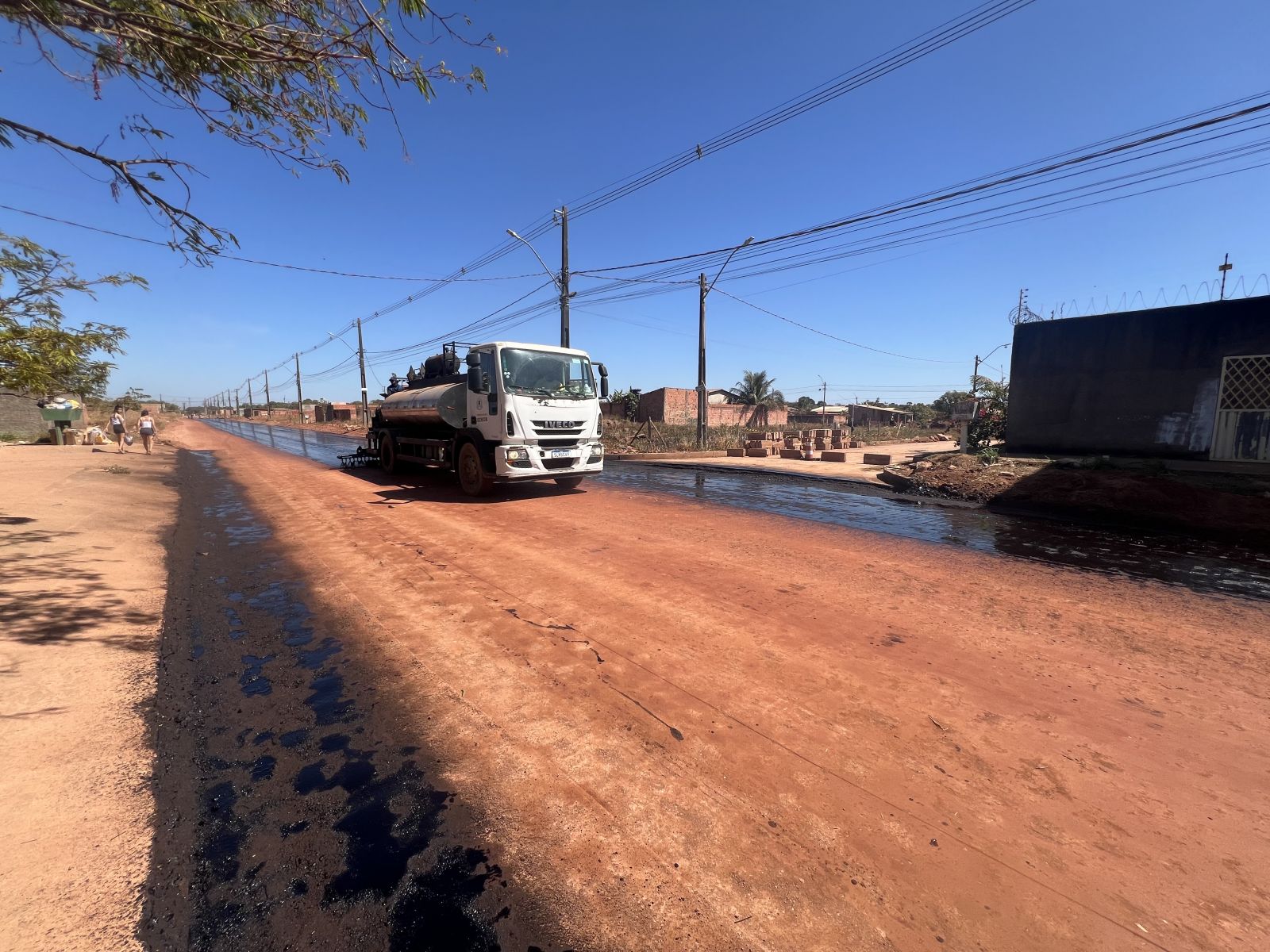 INFRAESTRUTURA URBANA: Avenida Calama recebe nova base e avança para etapa de pavimentação