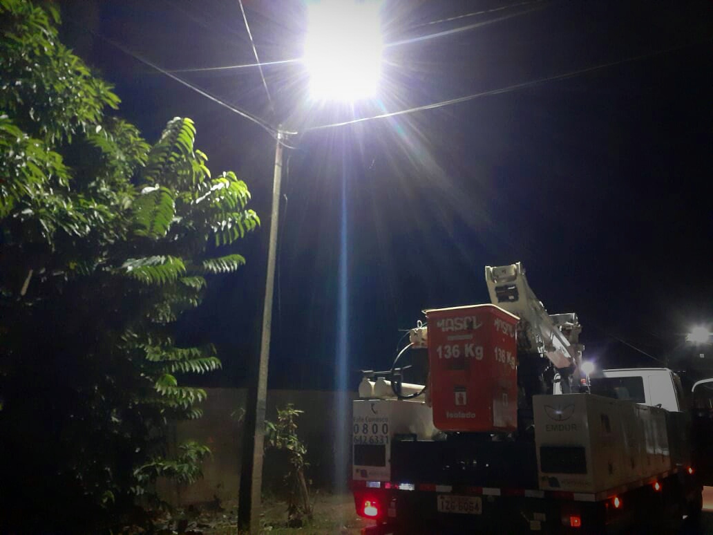 BAIRRO JARDIM SANTANA: Serviço de iluminação é realizado após pedido de Márcio Miranda