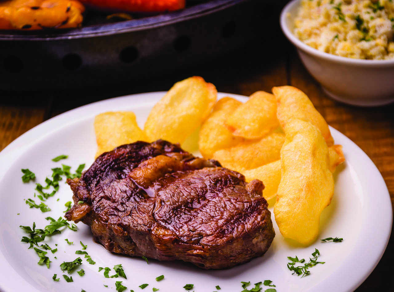 CONSTRANGIMENTO: Cliente denuncia restaurante: “se quer comer muita carne, vai comer em casa”