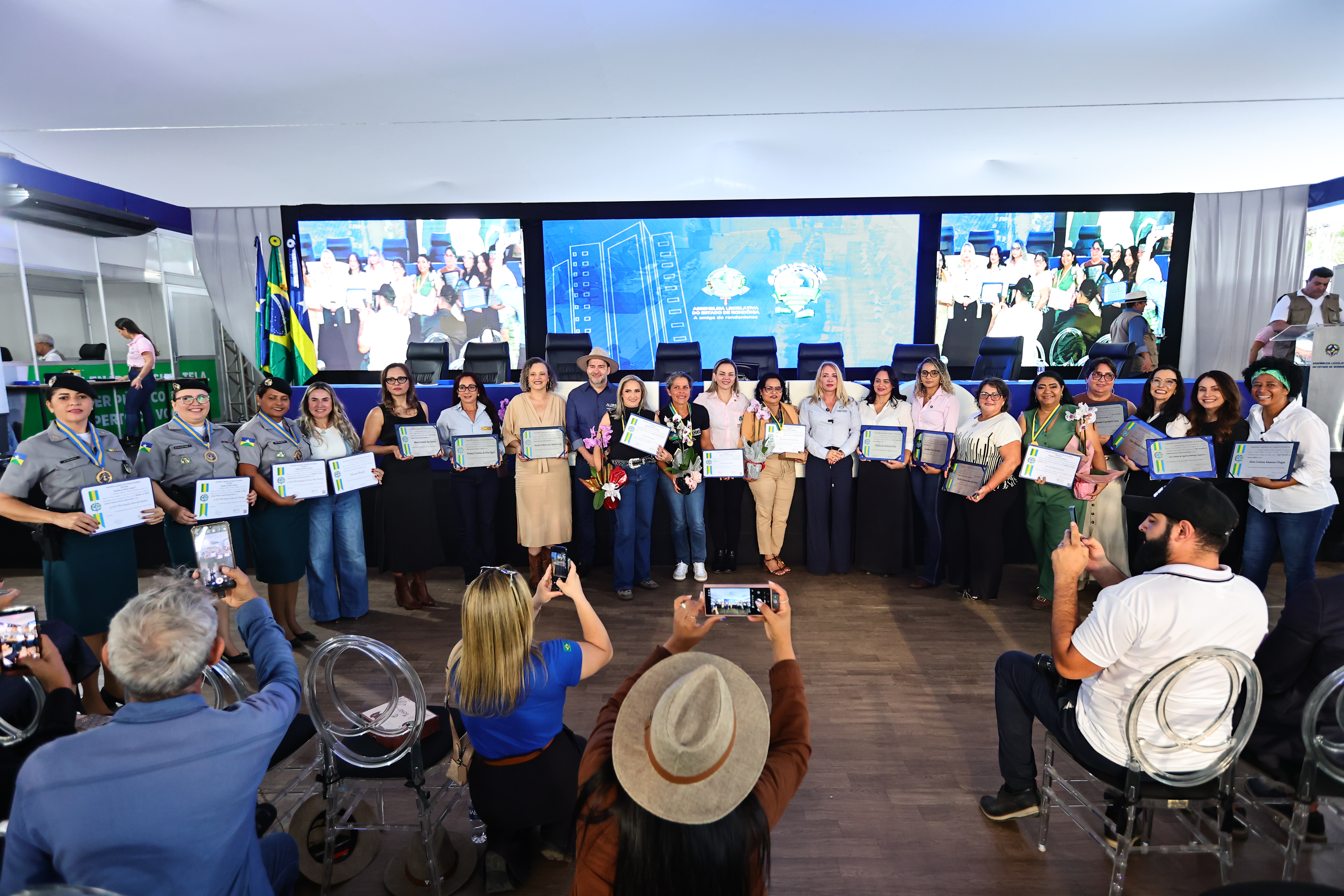 CLÁUDIA DE JESUS: Deputada realiza homenagem a mulheres na Rondônia Rural Show
