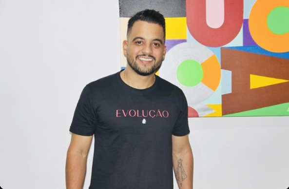 IVAN MARROCOS: Empreendedor da moda lança coleção de camisetas inspirada  em exposição de artes