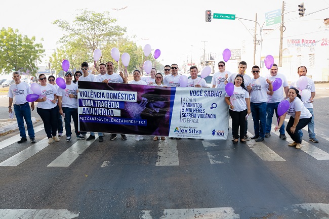 AGOSTO LILÁS: Deputado Alex Silva promoveu um 'pit stop' de conscientização