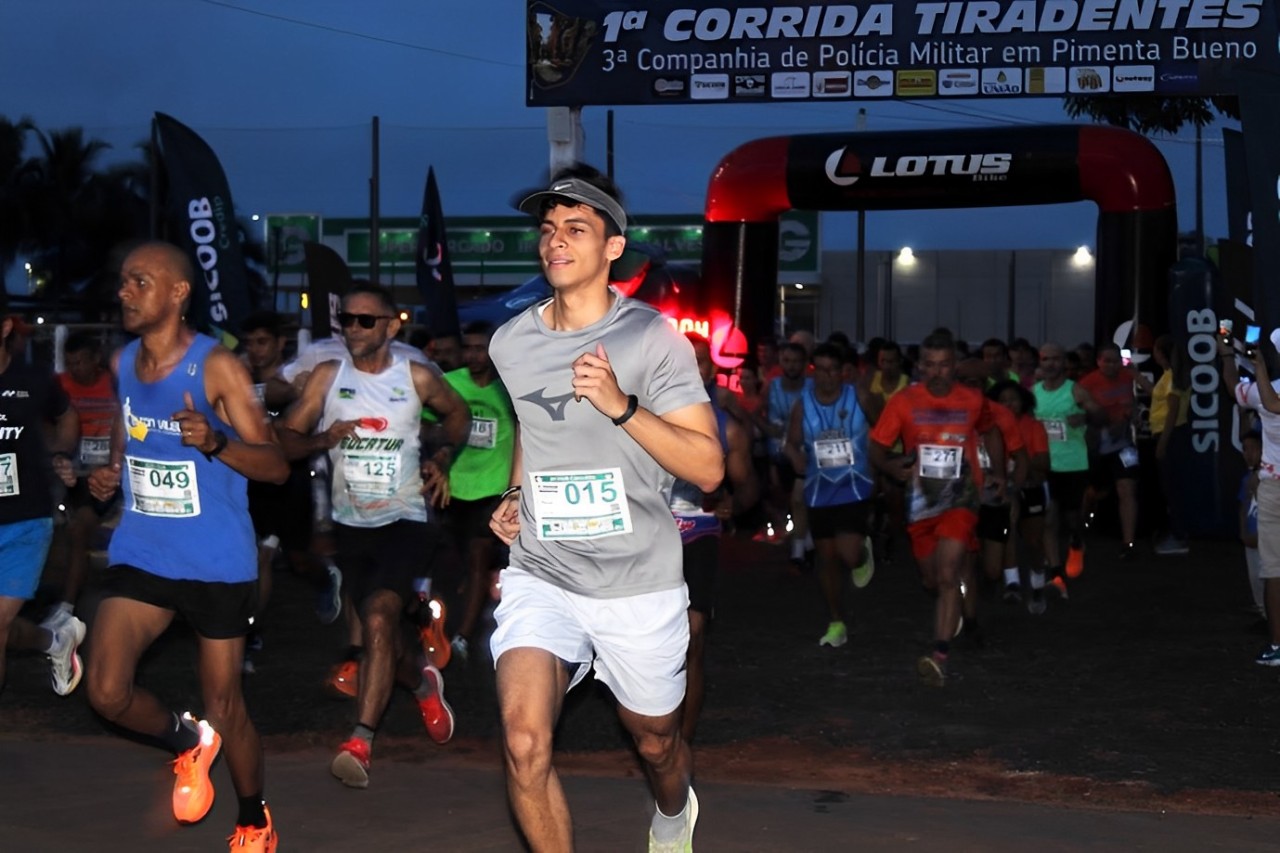 MARATONA: 1ª Corrida Tiradentes reúne centenas de atletas em Pimenta Bueno