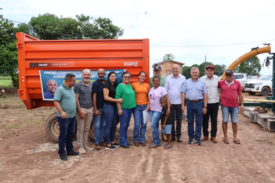 ISMAEL CRISPIN: Deputado entrega equipamentos ao Centro Comunitário Bom Futuro