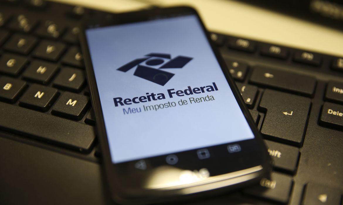 LEÃO: Receita paga hoje restituições residuais do IRPF do período 2008/2019