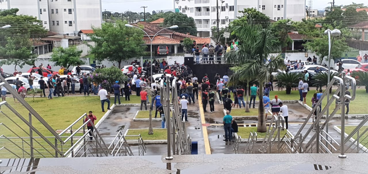 CARREATA: Motoristas de App protestam contra aumento no preço dos combustíveis