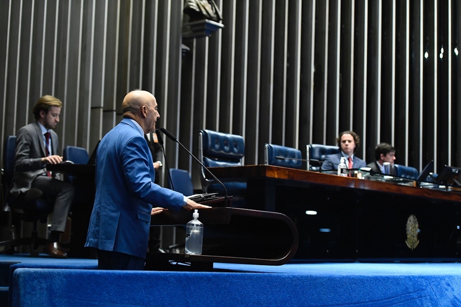 CONFÚCIO MOURA: Senador faz apelo à vacinação para a população brasileira