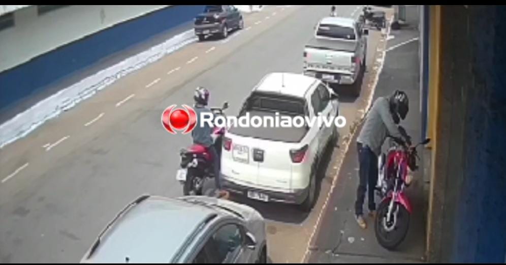 VÍDEO: Ladrões são flagrados furtando motocicleta na região Central de PVH