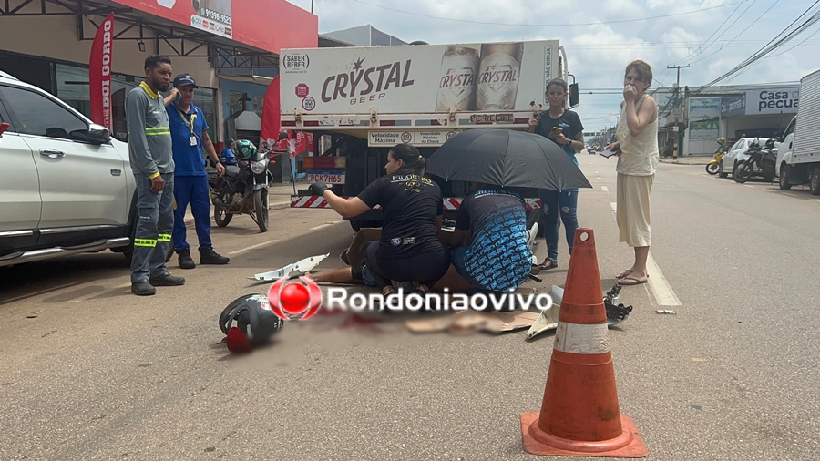 URGENTE: Motociclista fica em estado gravíssimo após bater na traseira de caminhão