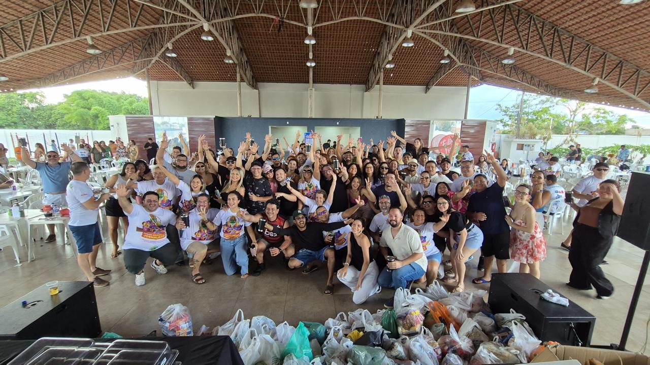 CONFRATERNIZAÇÃO SOLIDÁRIA: Festa dos Jornalistas arrecada quase uma tonelada de alimentos