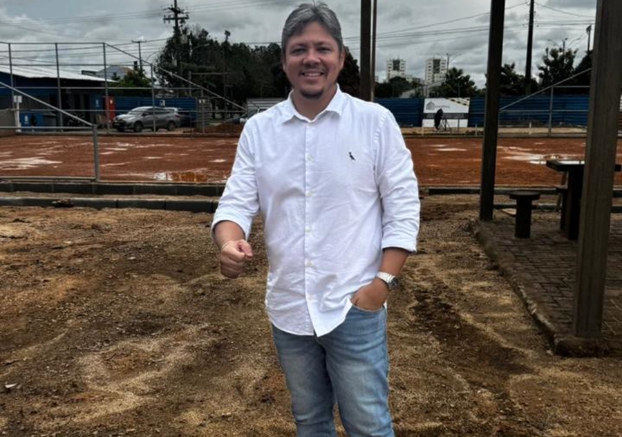 ZÉ PAROCA: Vereador fiscaliza obras da praça no bairro Rio Madeira