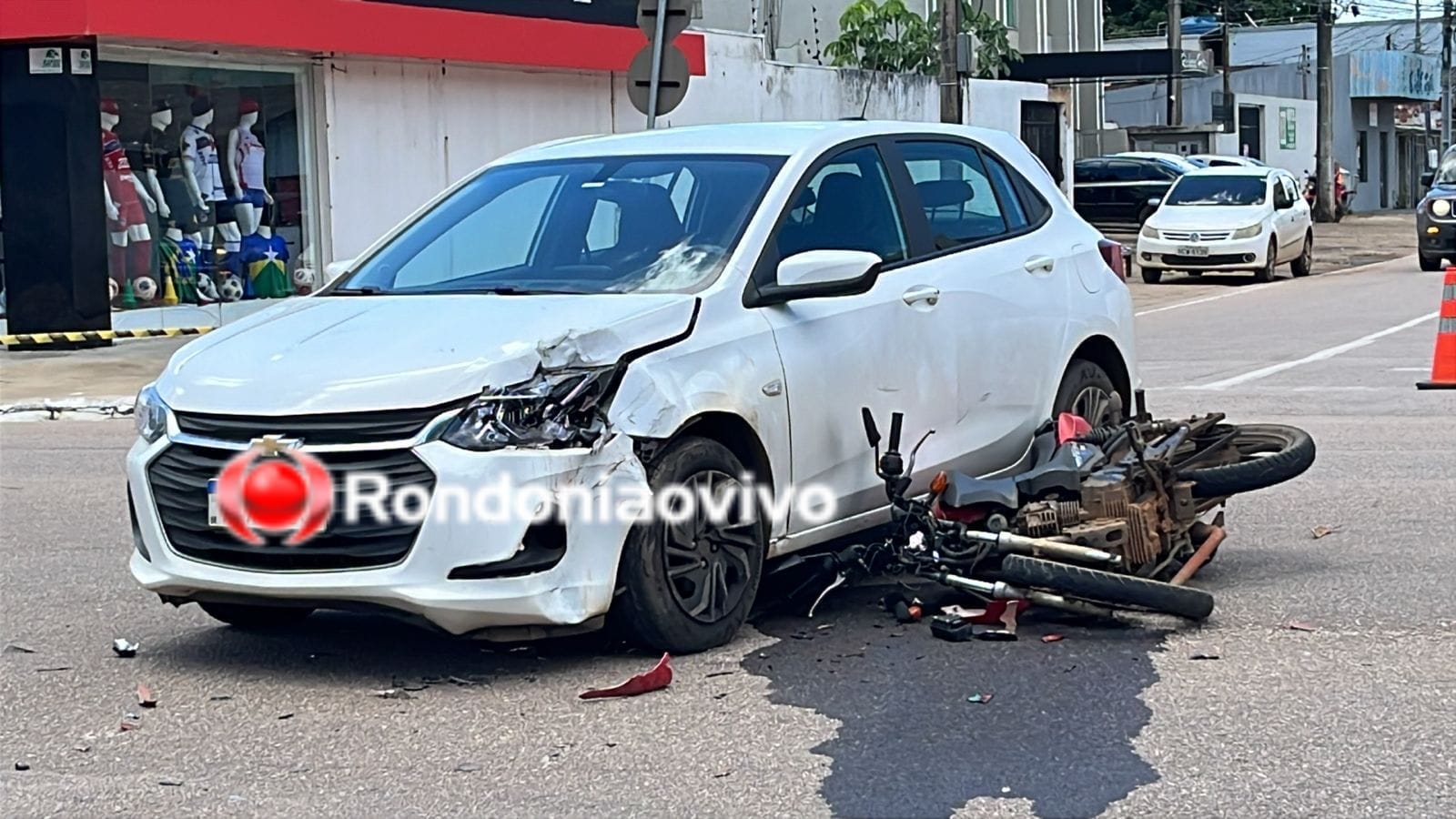 ONIX AVANÇOU: Motociclista sofre graves lesões no rosto em mais um acidente na Carlos Gomes 