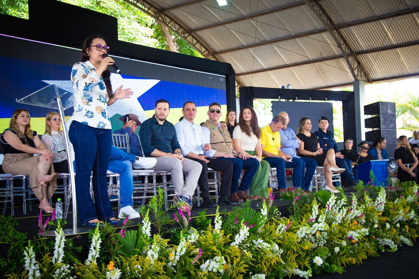 ROSANGELA DONADON: Deputada participa da abertura do ano letivo e anuncia entregas em Vilhena