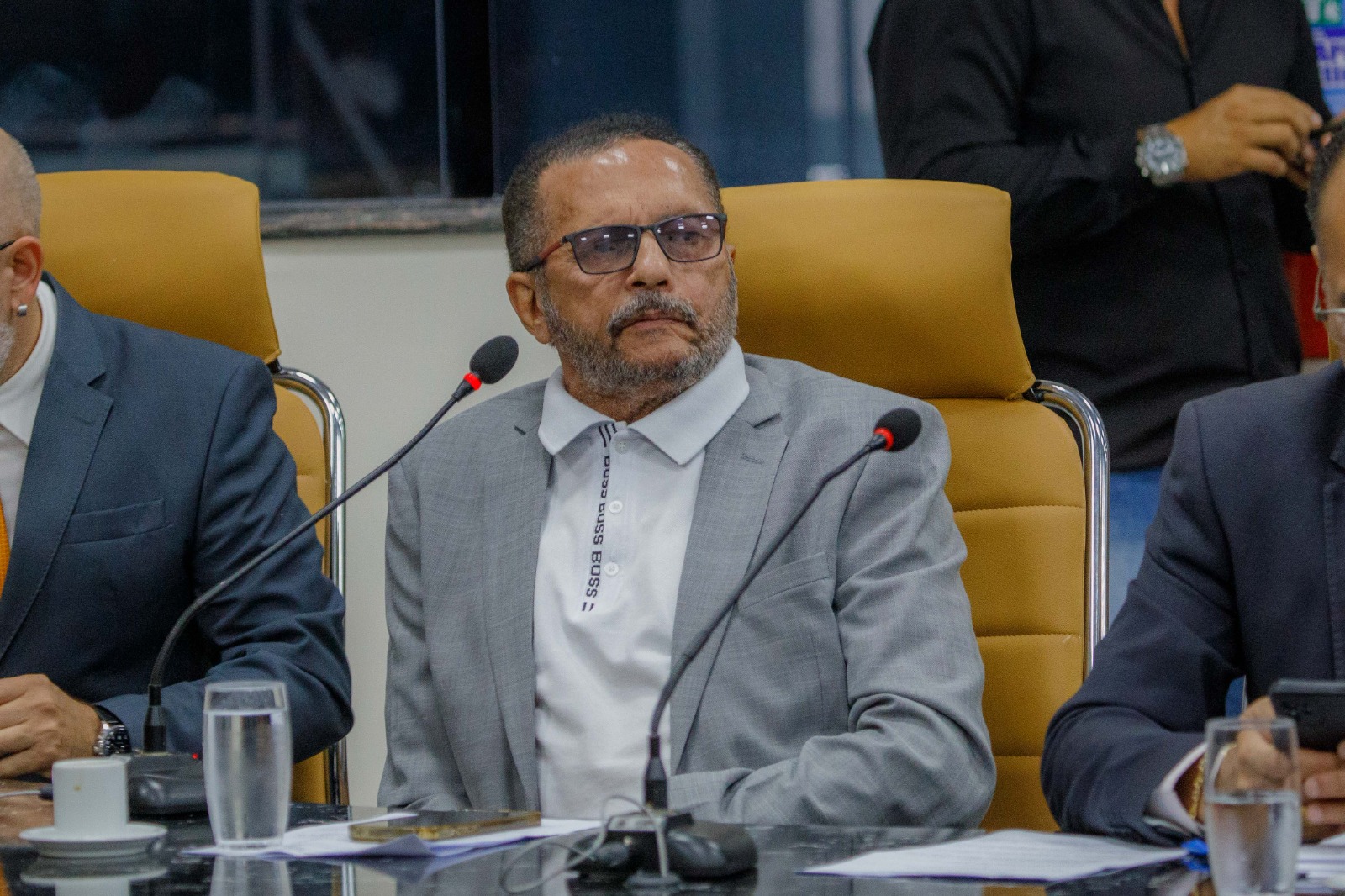 MACÁRIO BARROS: Vereador solicita encascalhamento e patrolamento em ruas da capital