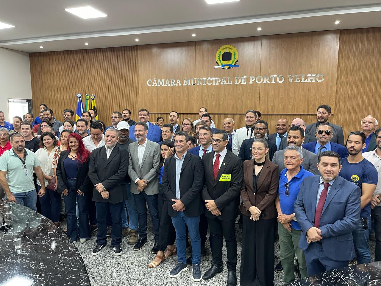 ELLIS REGINA: Vereadora faz desabafo durante a sessão ordinária na Câmara Municipal