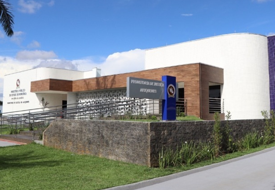 CONTRA ADOLESCENTE: Réu é condenado por crimes de violência de gênero e danos emocionais