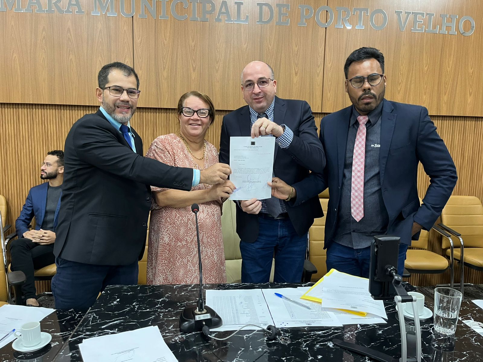 ELLIS REGINA: Vereadora agradece votantes favoráveis para projetos que beneficiam servidores