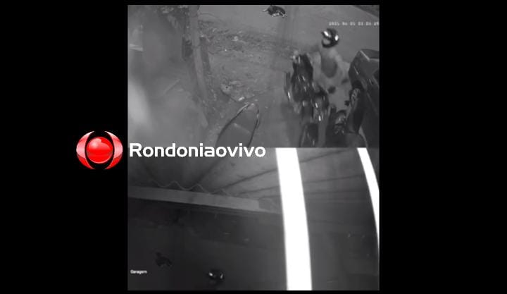 DENUNCIE: Vídeo mostra ladrão furtando motocicleta na região Central de Porto Velho