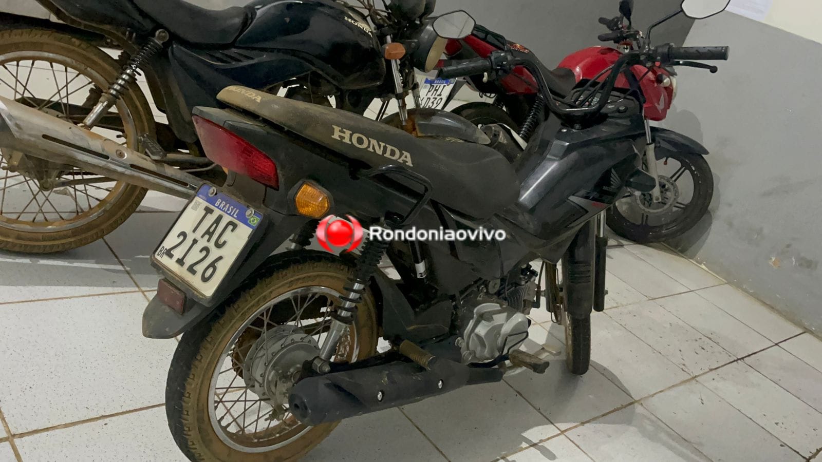PANE SECA: Casal é preso com moto roubada após gasolina de veículo acabar
