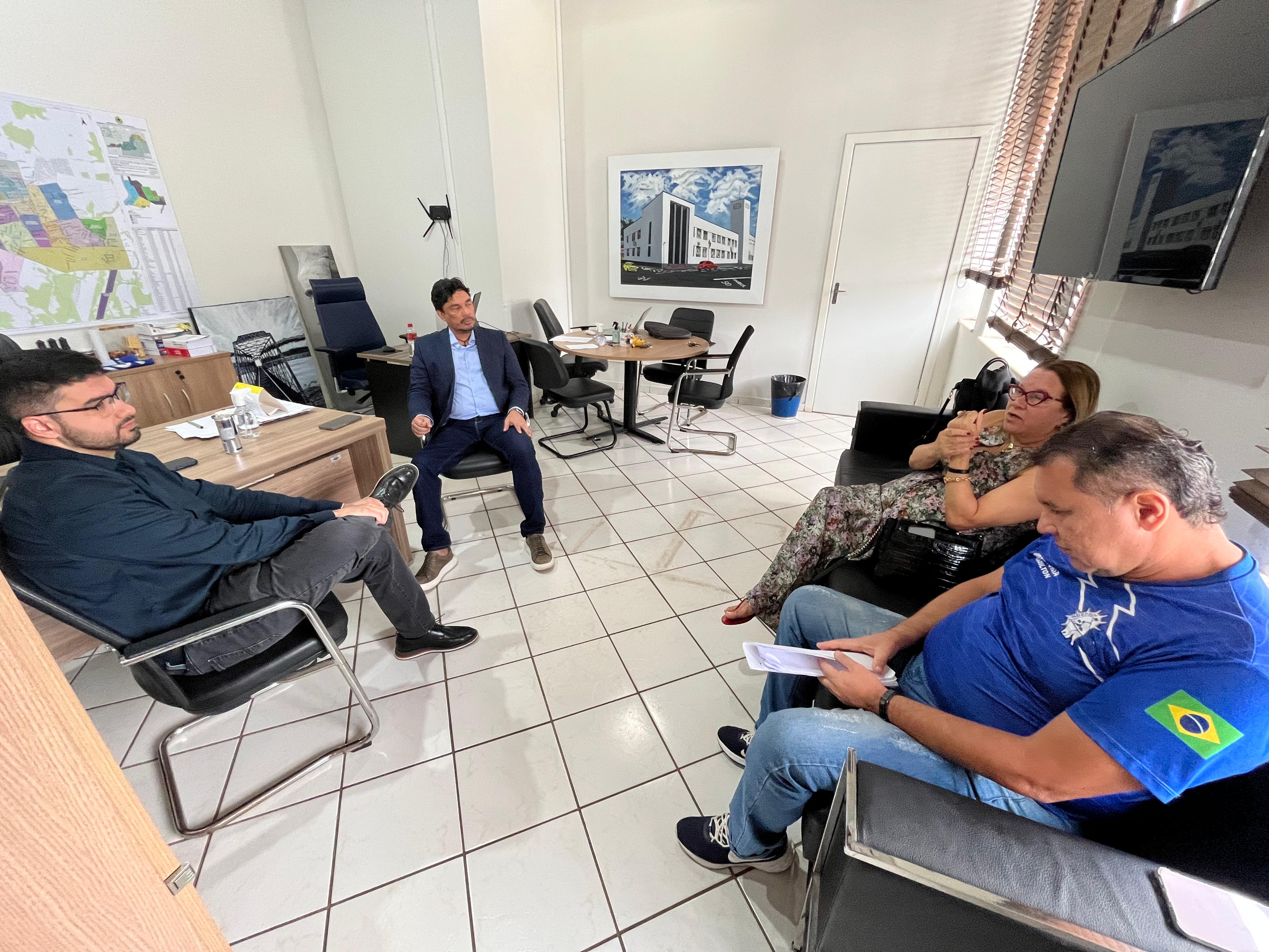 ELLIS REGINA: Vereadora se reúne na Secretaria Geral para debater transposição de ACS e ACE