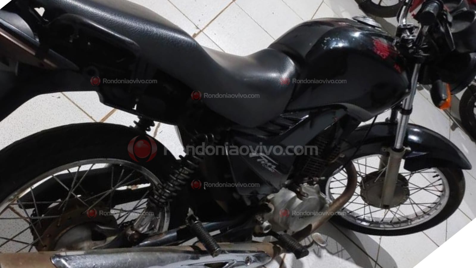 SEM PREOCUPAÇÃO: Homem é flagrado embriagado pilotando moto roubada 